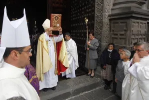 Preside Arzobispo apertura de la Puerta del Perdón en Catedral