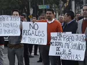 Choferes de Uber se manifiestan por nuevas tarifas