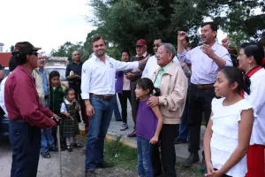 Ciudadanos de Satélite refrendan apoyo con su voto a Xabier Albizuri