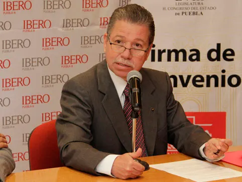 Rector UIA lamentó ineficiencia de presupuesto educativo