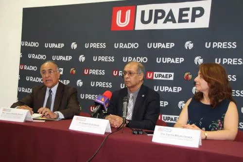 El Dr. Goutam Chakraborty de OSU, habla de Business Analytics con estudiantes de UPAEP