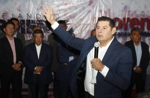 Encuestas pagadas ponen arriba a Barbosa, pero no muestran sus negativos