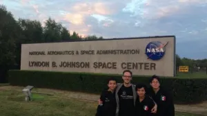 NASA otorga segundo lugar a niños mexicanos por su robot Hubble M-3