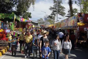 Tradición, color y diversión en los juegos de la Feria de Puebla 2015