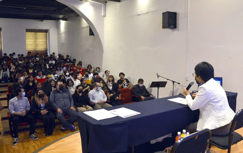 buap-lilia-cedillo-conferencia-enfermedades-microbianas