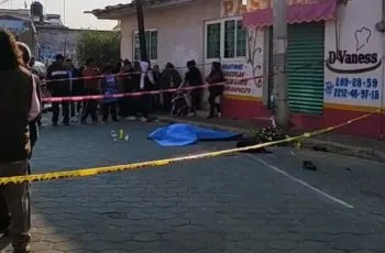 Un muerto y tres menores lesionados, deja choque de auto particular a mototaxi en Coronango