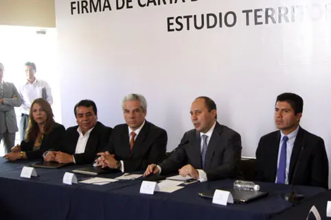 Pactan Puebla y Tlaxcala estudios económicos para diez municipios