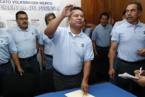 Empleados VW sufren consecuencias del escándalo ambiental