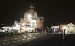 Busca Italia hundir barcos que trafiquen con migrantes