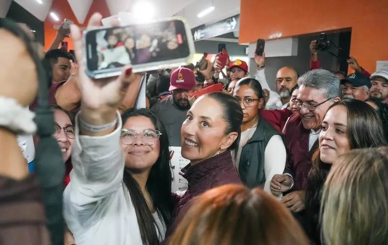 Claudia Sheinbaum llega a Tamaulipas entre porras y abrazos