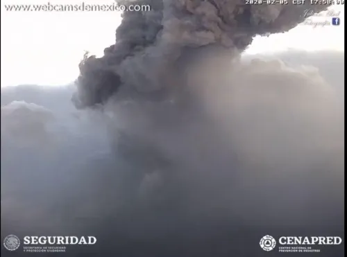 Popocatépetl registra exhalación de más de mil metros de altura; estruendo causa alarma
