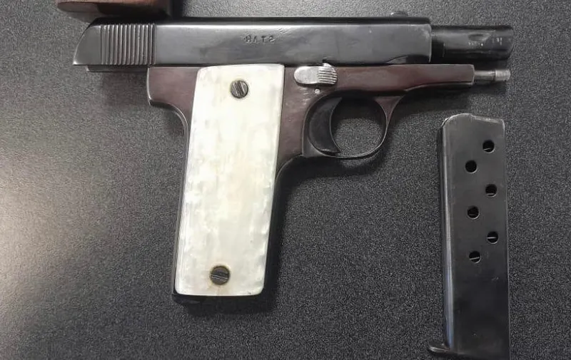 Pistola decomisada