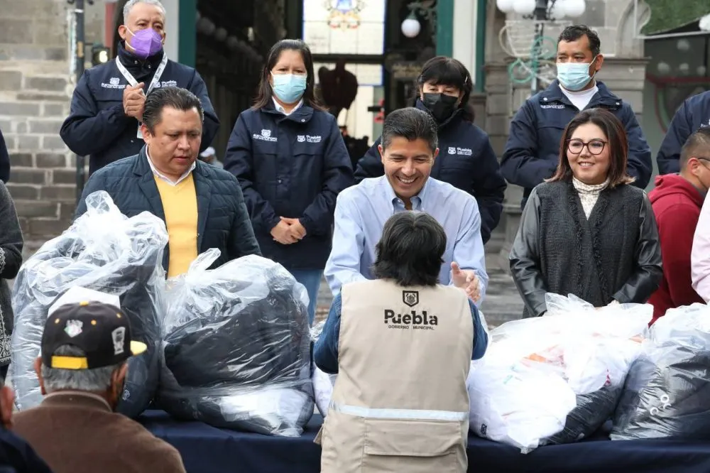 Entrega de uniformes a sindicalizados