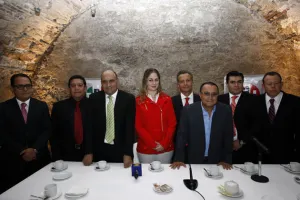 PRI presenta a bloque de nuevos secretarios