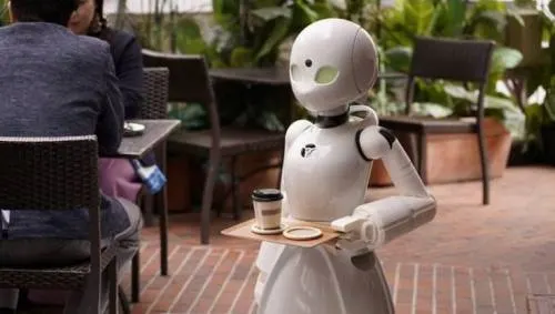 Una cafetería en Tokio usa ROBOTS como meseros operados a distancia por discapacitados