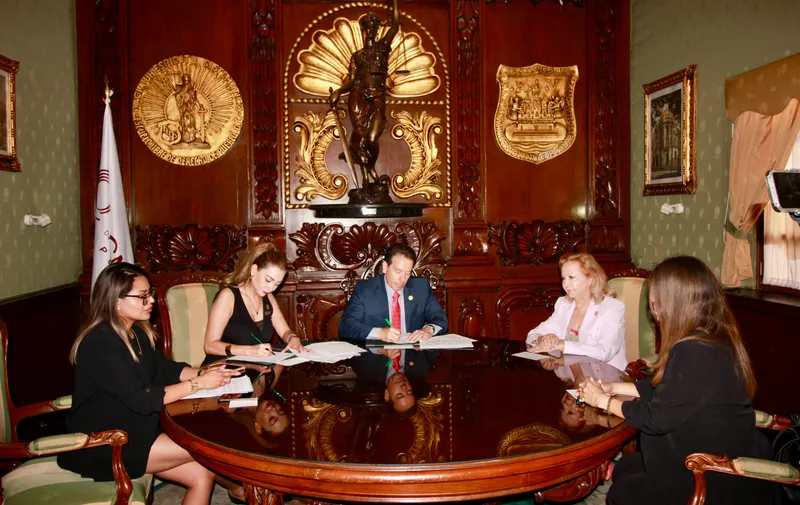 Firman convenio la Escuela Libre de Derecho de Puebla y el Consejo Coordinador de Mujeres Empresarias