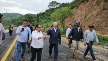 AMLO promete restablecer actividades en Acapulco; anuncia reunión con titular de Hacienda