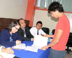Presentan universitarios nominación de candidaturas