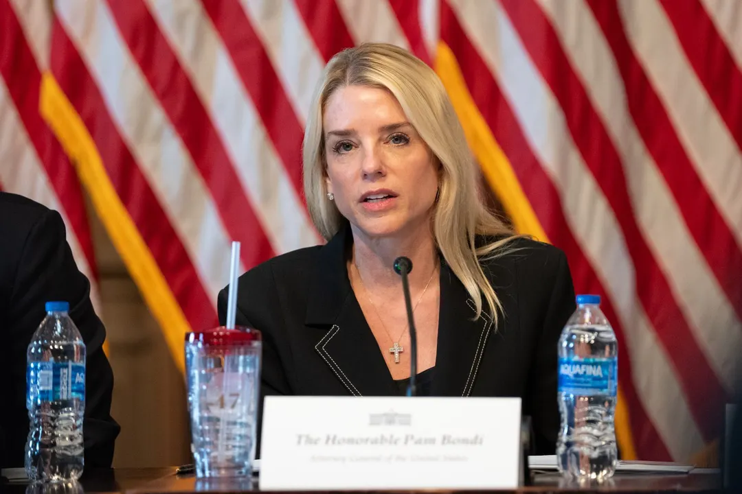 Pam Bondi, fiscala general de Estados Unidos, evita dar detalles sobre la captura de “El Mayo” Zambada