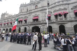Desalojan edificios de gobierno ante alarmas de sismo