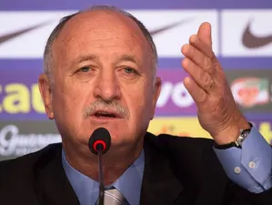 Corren a Luiz Felipe Scolari del mando de Selección de Brasil