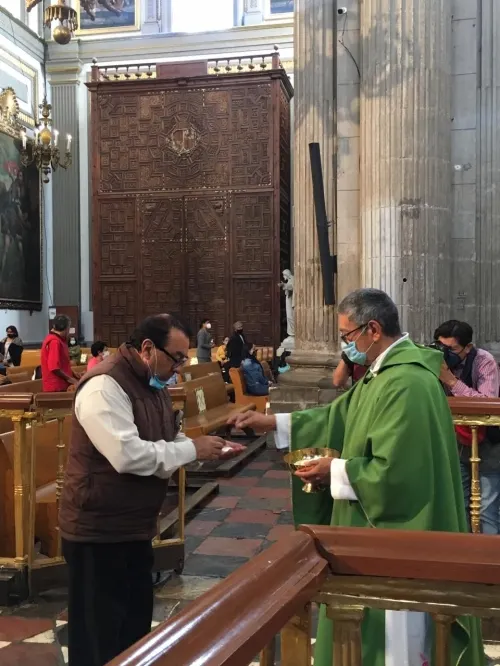 La Catedral de Puebla realizó la primera misa dominical después de 5 meses de confinamiento