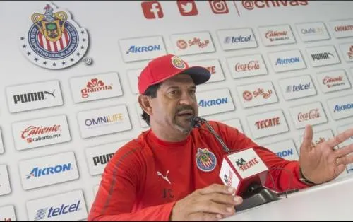 Aficionados ven a Cardozo fuera de Chivas después del Clásico