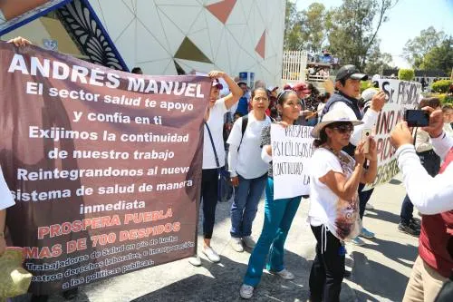 Personal médico de Prospera se manifestó en visita de AMLO en el Centro Expositor