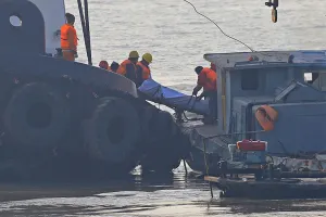 Al menos 22 muertos en China por hundimiento de buque