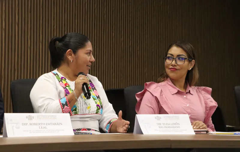 Elisa Limón Balderrábano y Leonela Jazmín Martínez Ayala, diputadas integrantes de la Comisión de Pueblos, Comunidades Indígenas y Afromexicanas del Congreso del estado de Puebla. Foto: Especial