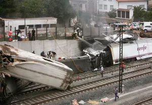 Tren español se descarrilló porque maquinista hablaba por teléfono