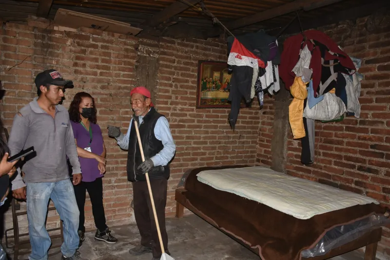 Atiende gobierno de San Martín Texmelucan a adultos mayores en situación vulnerable