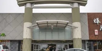 Alumnos captan tiroteo en secundaria de Michigan; se escondieron en salón