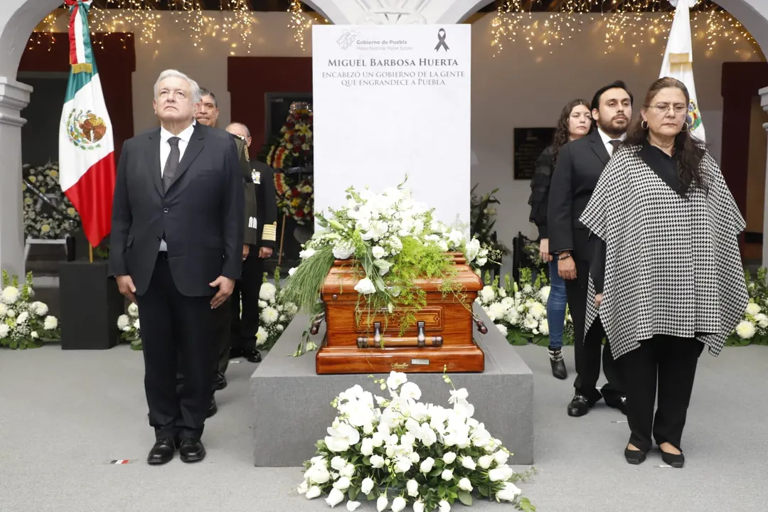López Obrador en el homenaje de Miguel Barbosa