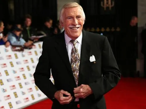 Fallece el presentador de televisión, Bruce Forsyth