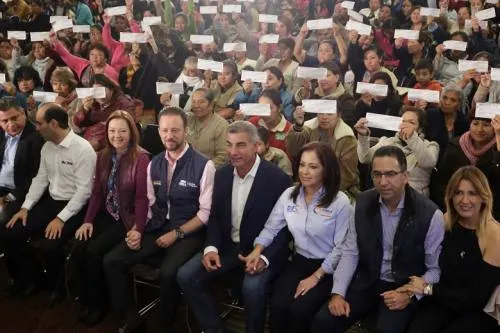 Gobierno entregó cheques a 5 mil 46 mujeres para impulsar proyectos productivos
