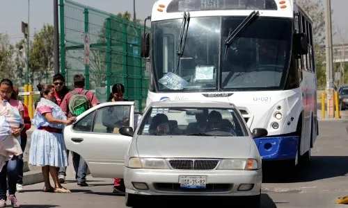 En el Periférico por cada concesión legal de transporte hay 13 piratas