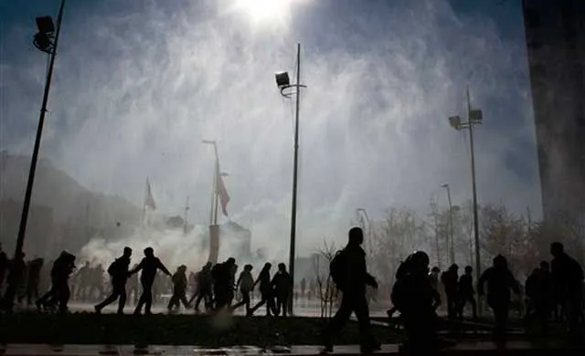 Policía enfrenta a los estudiantes chilenos