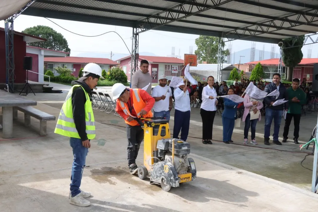 Techado en primaria de San Agustín Huixaxtla