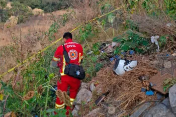 Encuentran un hombre sin vida en una barranca de Lomas de San Miguel