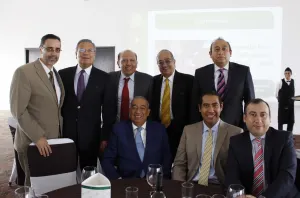 Reconoce la Libre de Derecho el esfuerzo incansable de sus maestros