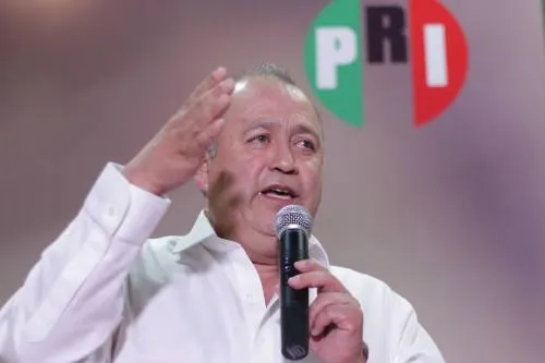 Rivera Sosa levanta la mano para ser candidato del PRI