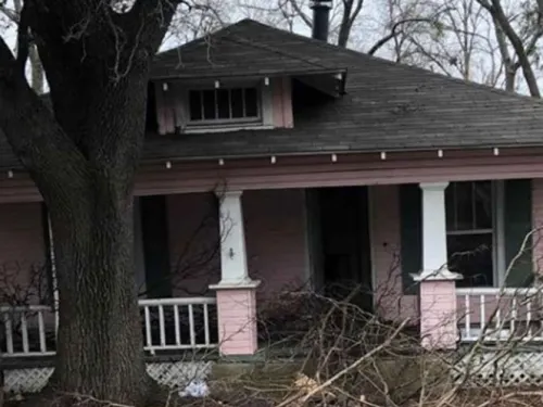 ¡Tremendo error! Empresa de demolición tira casa equivocada