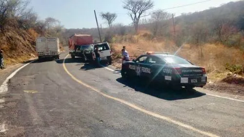Trabajadores del INE resultaron heridos en accidente automovilístico en Izúcar de Matamoros