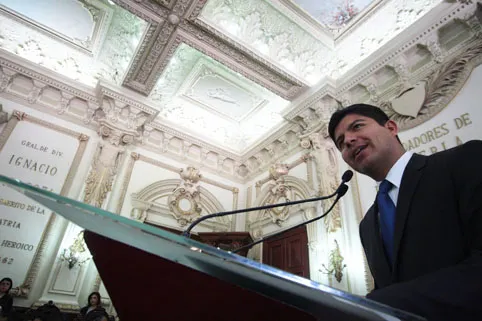 Rivera Pérez acompaña a maestros en su día