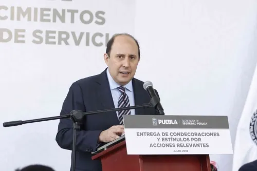 Asegura Manzanilla que se mantiene firme en Segob