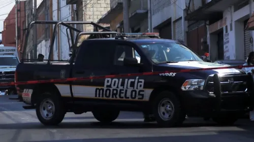 Balean camión de custodios de Cefereso en Morelos