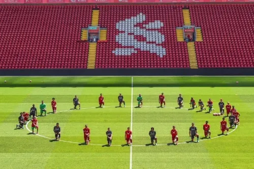 Jugadores del Liverpool protestan por muerte de George Floyd