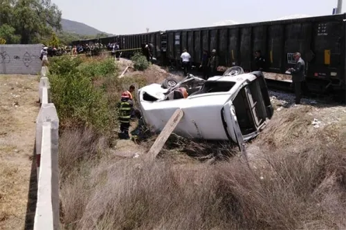 Chocan contra tren en Huehuetoca, hay varios lesionados