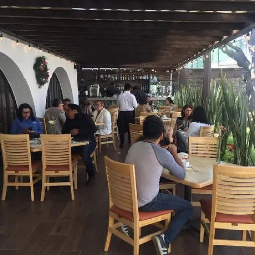 Presuntos delincuentes intentan robar a comensales del restaurante “El Mil Aromas”